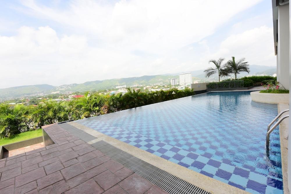 Eon Centennial Soho Hotel Cebu Exterior photo