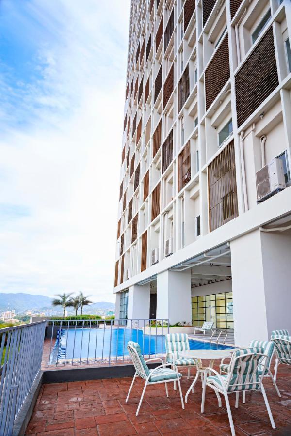 Eon Centennial Soho Hotel Cebu Exterior photo
